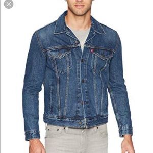 Mens medium wash Levi Strauss trucker jacket L